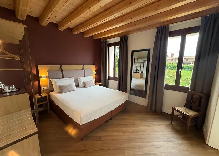 Hotel Venice Resort Airport